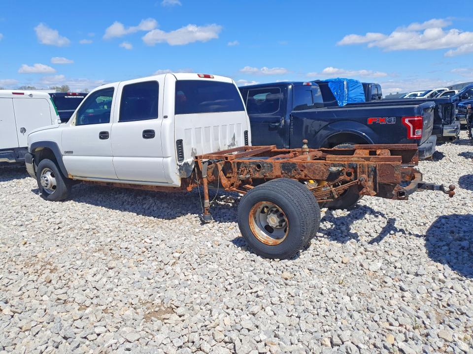 2003 Chev Silverado VIN 1GCJK33G23F106122 COPART salvage auction — NORMAL WEAR, MI - CERTIFICATE OF TITLE, sold $825 on 2026-07-09 (photo 2)