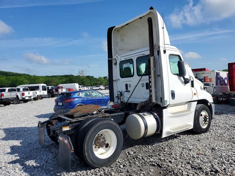 2014 Freightliner All models VIN 1FUBGEDV4ELFW8390 COPART salvage auction — NORMAL WEAR, IN - CERTIFICATE OF TITLE, sold $5,000 on 2026-07-29 (photo 4)
