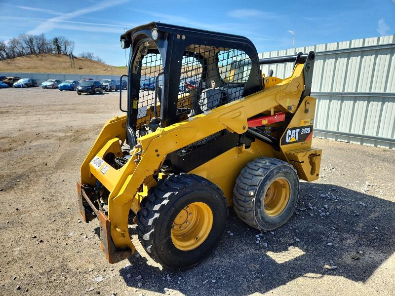 2019 Caterillar 242d hf. r VIN CAT0242DEDZT05057 COPART salvage auction — MINOR DENT/SCRATCHES, WI - BILL OF SALE, sold $15,100 on 2026-07-07 (photo 2)