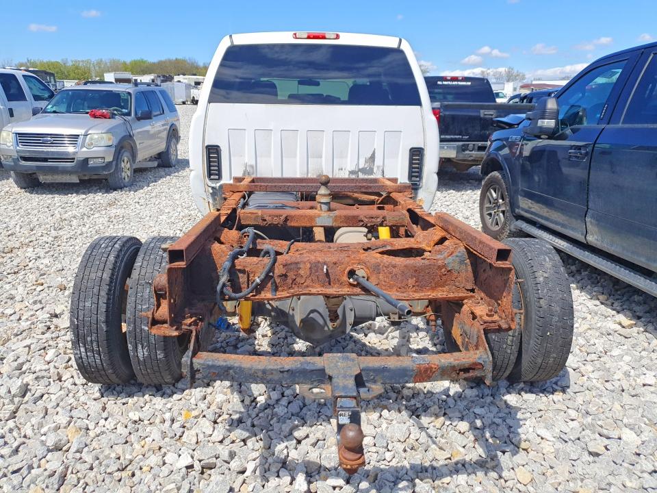 2003 Chev Silverado VIN 1GCJK33G23F106122 COPART salvage auction — NORMAL WEAR, MI - CERTIFICATE OF TITLE, sold $825 on 2026-07-09 (photo 6)
