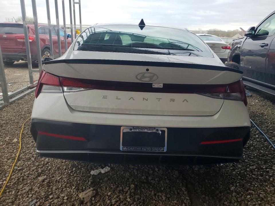 2025 Hyundai Elantra VIN KMHLM4DG2SU995632 COPART salvage auction — Side, MO - CERT OF TITLE-REPOSSESSED, sold $6,600 on 2026-07-02 (photo 6)