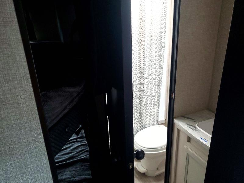 2022 Jayco jay Jay flight VIN 1UJBJ0BP0N17W0673 COPART salvage auction — SIDE, MI - CERT OF TITLE-REBUILT SALVAGE, sold $3,500 on 2026-07-24 (photo 9)