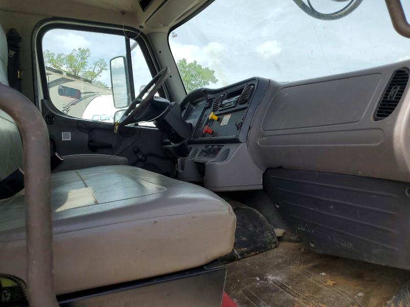 2015 Freightliner All other VIN 1FVACXDT6FHGD9179 COPART salvage auction — NORMAL WEAR, KY - CERTIFICATE OF TITLE (P), sold $50,000 on 2026-07-30 (photo 5)