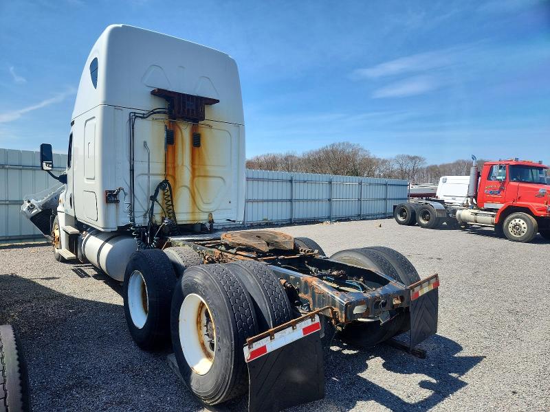 2015 Freightliner All other VIN 1FUJGLD65FLGJ1340 COPART salvage auction — FRONT END, NH - CERTIFICATE OF TITLE, sold $8,500 on 2026-07-29 (photo 3)