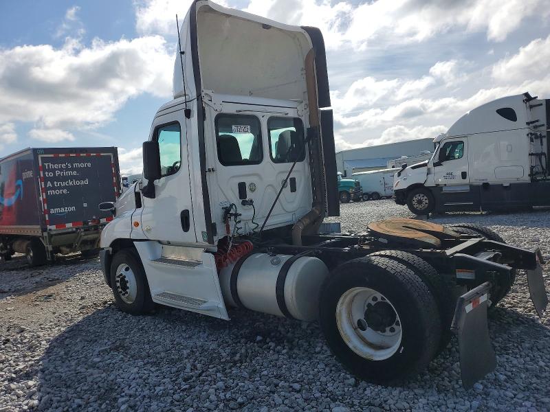 2014 Freightliner All models VIN 1FUBGEDV4ELFW8390 COPART salvage auction — NORMAL WEAR, IN - CERTIFICATE OF TITLE, sold $5,000 on 2026-07-27 (photo 3)