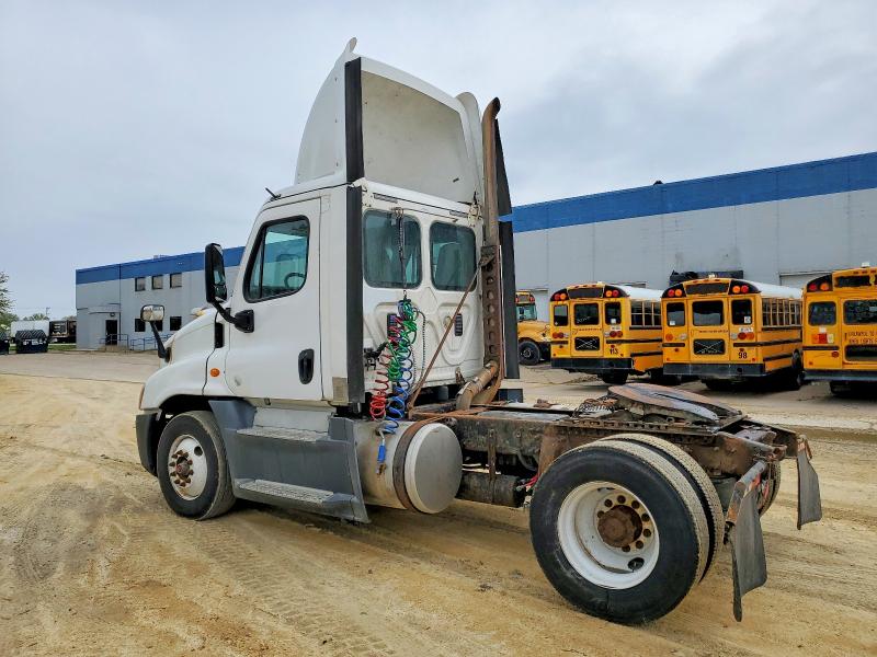 2016 Freightliner All other VIN 1FUBGEDVXGLHC5676 COPART salvage auction — MINOR DENT/SCRATCHES, IN - CERTIFICATE OF TITLE, sold $4,500 on 2026-07-29 (photo 3)