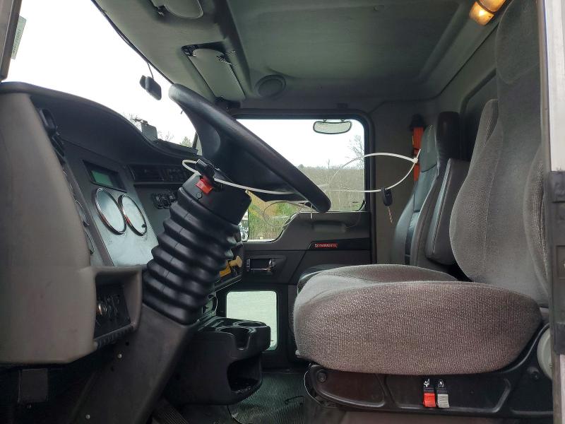 2013 Kenworth All other VIN 2NKHHM7X8DM354507 COPART salvage auction — MINOR DENT/SCRATCHES, IN - CERTIFICATE OF TITLE, sold $5,100 on 2026-07-08 (photo 7)