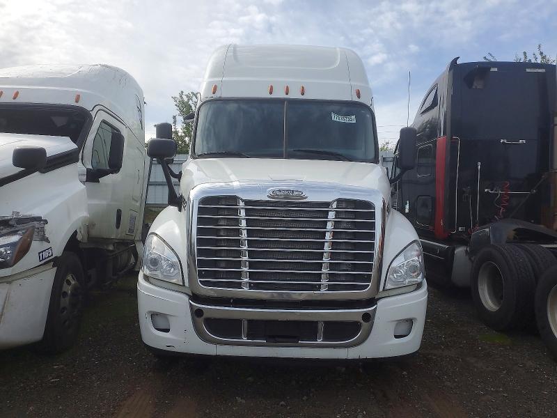 2014 Frht Cascadia VIN 3AKJGLD51ESFP1719 COPART salvage auction — MINOR DENT/SCRATCHES, CT, sold $3,700 on 2026-07-08 (photo 9)