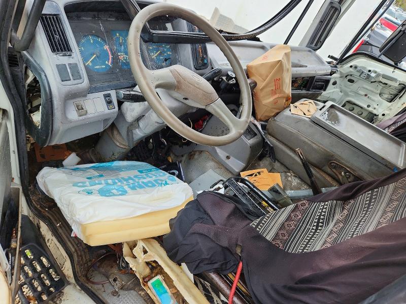 2004 Hino All other VIN JHBFB4JE041S11163 COPART salvage auction — SIDE, RB, sold $925 on 2026-07-07 (photo 8)