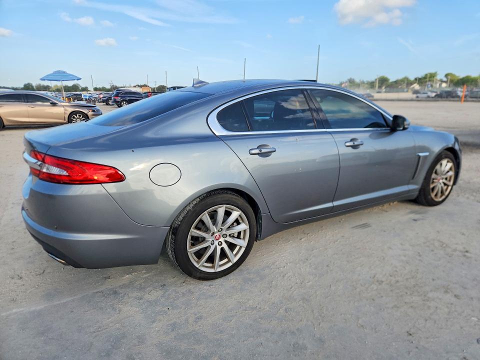 2015 Jaguar Xf VIN SAJWA0FSXFPU50496 COPART salvage auction — MINOR DENT/SCRATCHES, FL - CERTIFICATE OF TITLE (P), sold $1,000 on 2026-07-30 (photo 3)