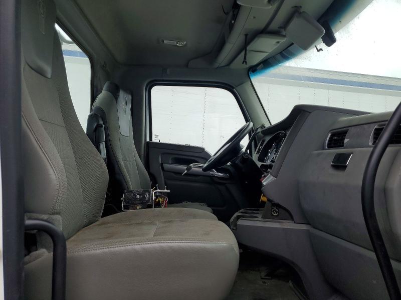 2018 Kenworth All other VIN 1XKZDP9X7JJ223172 COPART salvage auction — MINOR DENT/SCRATCHES, NC - DEALER ONLY CLEAN TITLE, sold $8,800 on 2026-07-09 (photo 5)