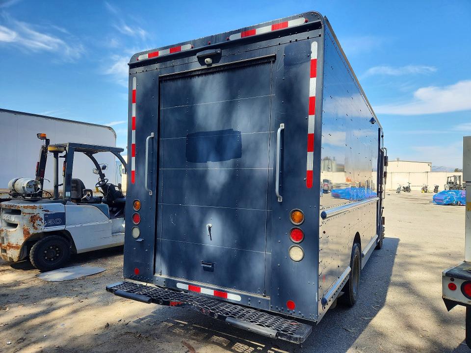 2020 Freightliner All other VIN 4UZAC2EA1LCLZ7063 COPART salvage auction — MINOR DENT/SCRATCHES, CA - CERTIFICATE OF TITLE, sold $22,000 on 2026-07-27 (photo 3)