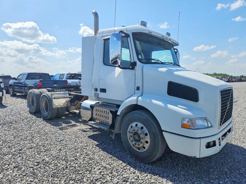 2012 Volv Vn VIN 4V4MC9DF7CN560024 — COPART salvage auction photo