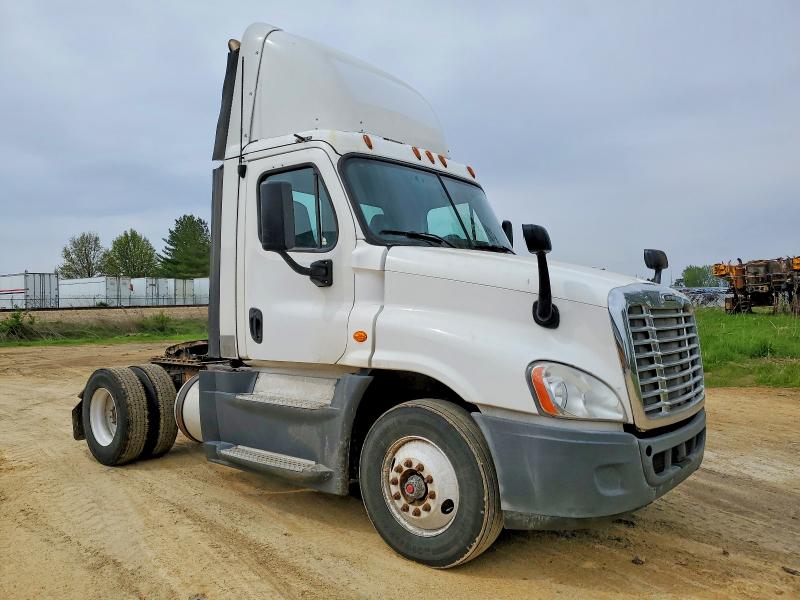 2016 Freightliner All other VIN 1FUBGEDVXGLHC5676 COPART salvage auction — MINOR DENT/SCRATCHES, IN - CERTIFICATE OF TITLE, sold $4,500 on 2026-07-29 (photo 1)