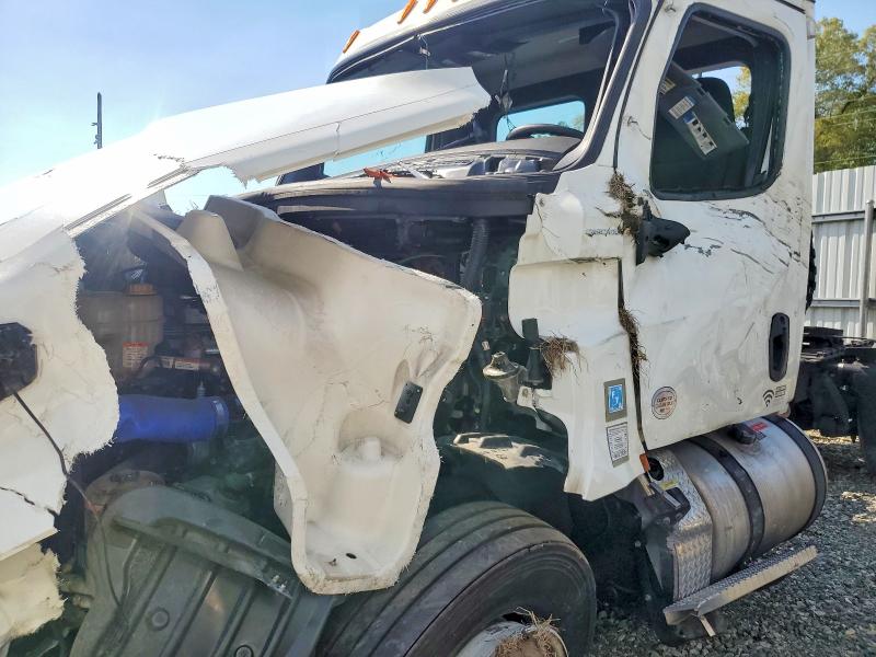 2024 Freightliner All other VIN 3AKBHKDV2RSUU5089 COPART salvage auction — FRONT END, NC - SALVAGE CERTIFICATE OF TITLE, sold $7,600 on 2026-07-09 (photo 9)