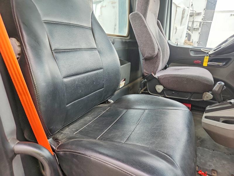 2017 Peterbilt All models VIN 1XPBA48X7HD428486 COPART salvage auction — MINOR DENT/SCRATCHES, IN - CERTIFICATE OF TITLE, sold $5,300 on 2026-07-09 (photo 6)