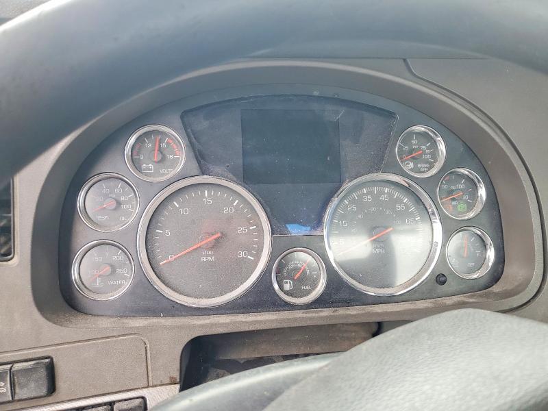 2018 Kenworth All other VIN 1XKZDP9X7JJ223172 COPART salvage auction — MINOR DENT/SCRATCHES, NC - DEALER ONLY CLEAN TITLE, sold $8,800 on 2026-07-09 (photo 8)