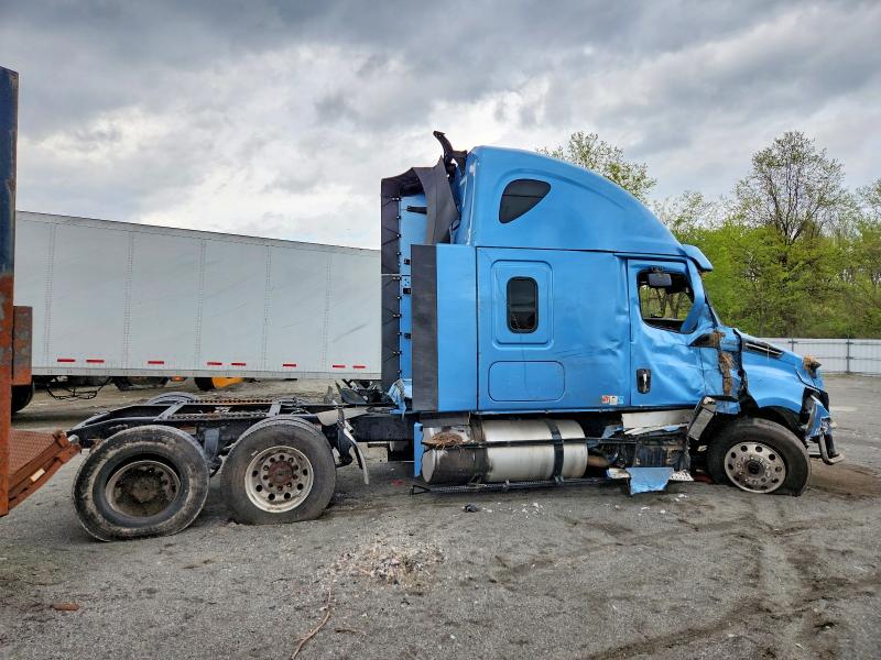 2023 Freightliner All other VIN 3AKJHHDR6PSNW6416 COPART salvage auction — ROLLOVER, CA - SALVAGE CERTIFICATE, sold $5,800 on 2026-07-23 (photo 4)