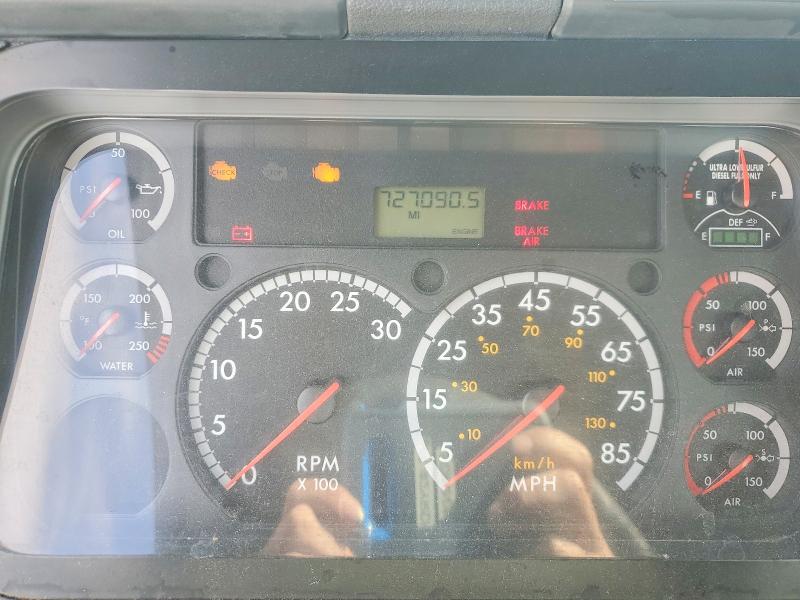 2014 Freightliner All models VIN 1FUBGEDV4ELFW8390 COPART salvage auction — NORMAL WEAR, IN - CERTIFICATE OF TITLE, sold $5,000 on 2026-07-27 (photo 8)