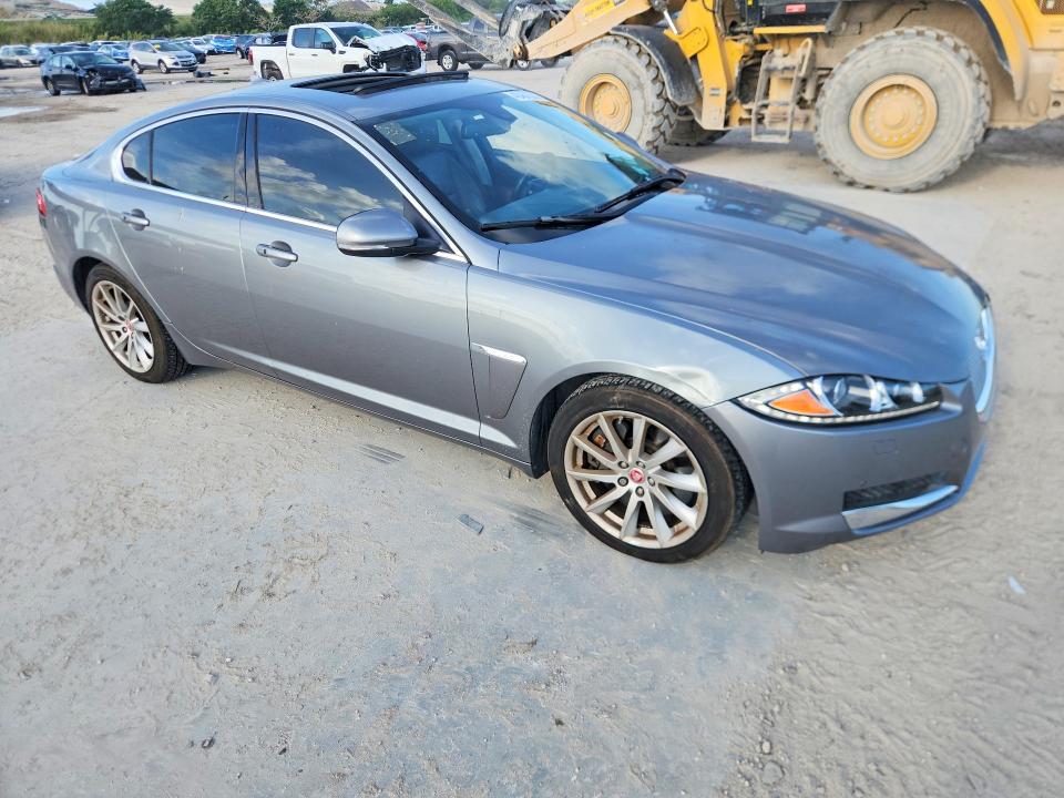 2015 Jaguar Xf VIN SAJWA0FSXFPU50496 COPART salvage auction — MINOR DENT/SCRATCHES, FL - CERTIFICATE OF TITLE (P), sold $1,000 on 2026-07-23 (photo 4)