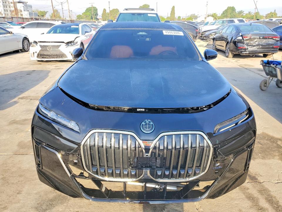2025 BMW I7 VIN WBY43EJ08SCU94256 COPART salvage auction — Rear End, NV - DIS/DLR/EXP ONLY SALVAGE TITLE, sold $28,000 on 2026-05-11 (photo 5)