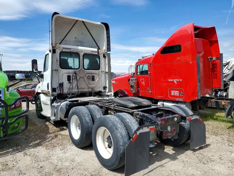 2016 Freigliner All other VIN 3AKJGBDV9GDGX2136 COPART salvage auction — NORMAL WEAR, UT - CERTIFICATE OF TITLE, sold $8,000 on 2026-07-06 (photo 3)