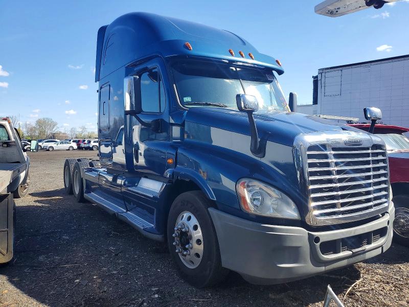 2015 Freigliner All other VIN 1FUJGLD69FLGL9562 COPART salvage auction — MECHANICAL, MA - CERTIFICATE OF TITLE, sold $5,800 on 2026-07-31 (photo 1)