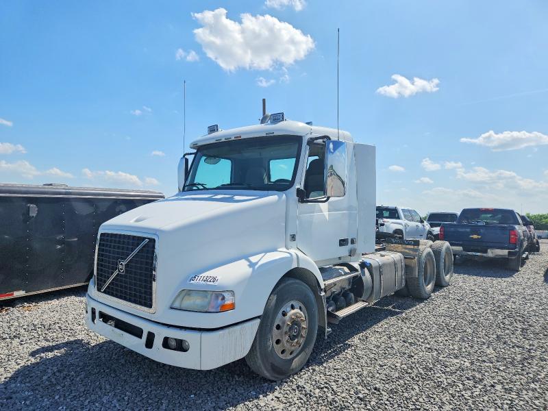 2012 Volv Vn VIN 4V4MC9DF7CN560024 COPART salvage auction — NORMAL WEAR, IN - CERTIFICATE OF TITLE, sold $1,100 on 2026-07-27 (photo 2)