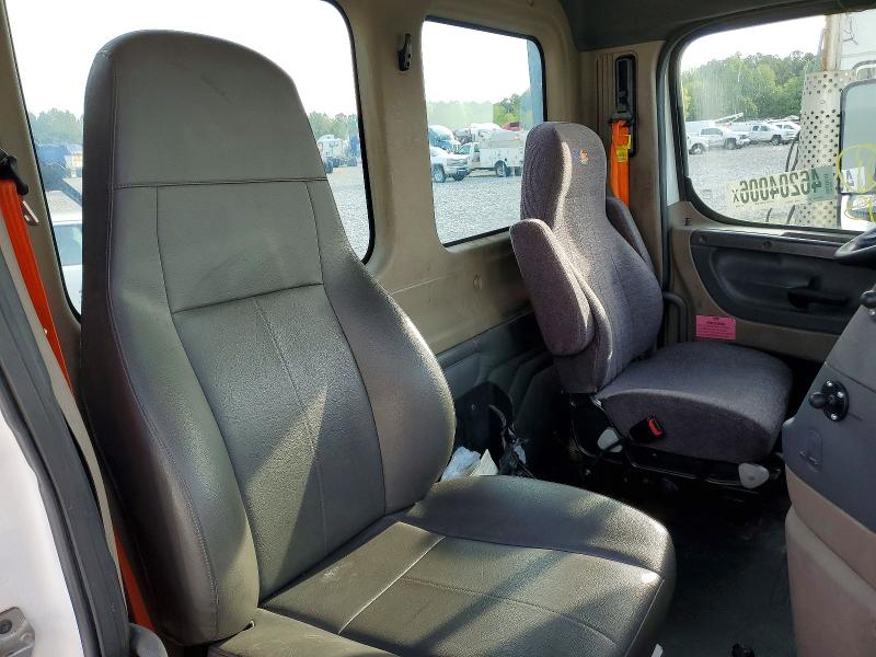 2014 Freightliner All other VIN 1FUBGEDV0ELFT4298 COPART salvage auction — NORMAL WEAR, IN - CERTIFICATE OF TITLE, sold $5,000 on 2026-07-09 (photo 6)