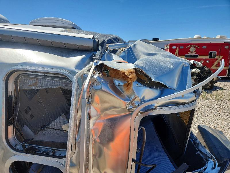 2015 Airstream Internatio VIN 1STKFAG29FJ532047 COPART salvage auction — FRONT END, AZ - CERT OF TITLE - SALVAGE, sold $925 on 2026-07-27 (photo 9)