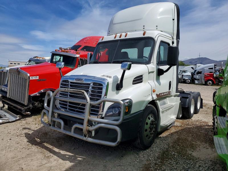 2016 Freigliner All other VIN 3AKJGBDV9GDGX2136 COPART salvage auction — NORMAL WEAR, UT - CERTIFICATE OF TITLE, sold $8,000 on 2026-07-06 (photo 2)