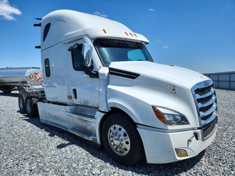 2025 Freightliner Cascadia 126 VIN 3AKJHHDV1SSVY2593 COPART salvage auction — ROLLOVER, CA - SALVAGE CERTIFICATE, sold $8,900 on 2026-07-23 (photo 1)
