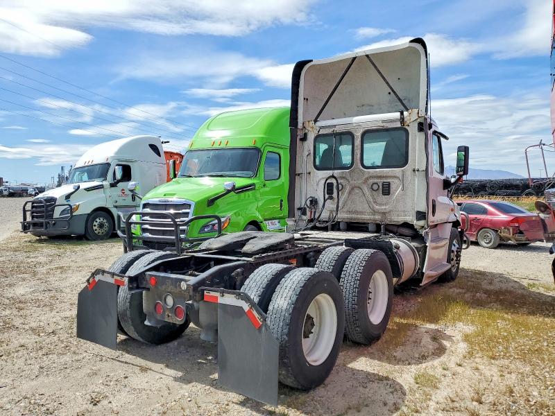 2016 Freigliner All other VIN 3AKJGBDV9GDGX2136 COPART salvage auction — NORMAL WEAR, UT - CERTIFICATE OF TITLE, sold $8,000 on 2026-07-06 (photo 4)