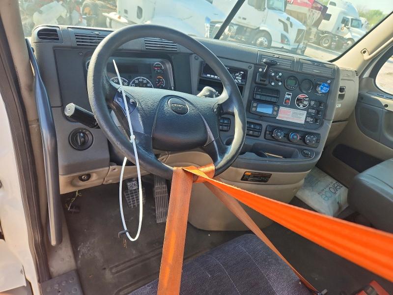 2016 Freightliner All other VIN 1FUBGEDV1GLHC5761 COPART salvage auction — NORMAL WEAR, IN - CERTIFICATE OF TITLE, sold $4,500 on 2026-07-09 (photo 9)