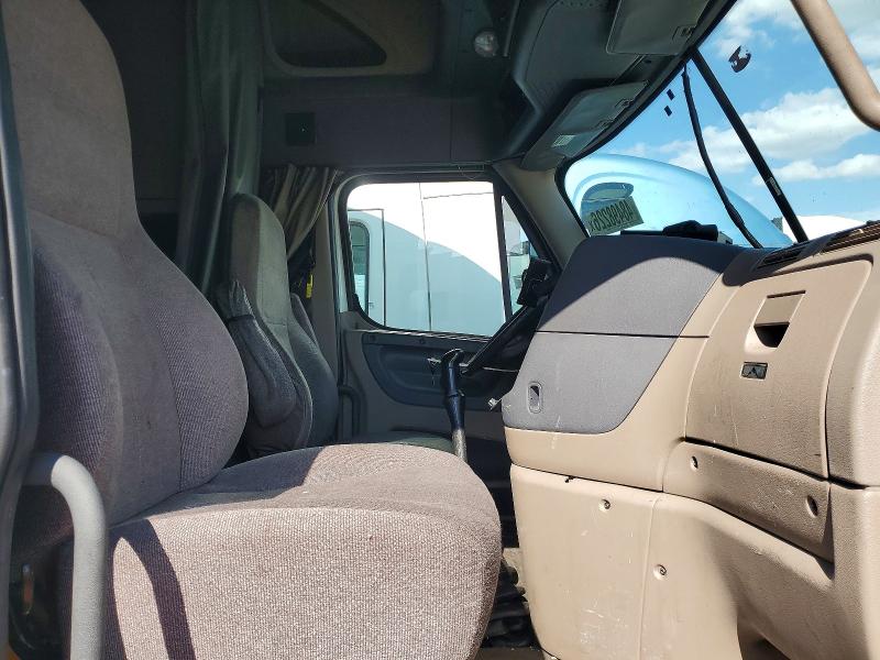 2017 Freightliner All other VIN 3AKJGLDR2HSHV7552 COPART salvage auction — FRONT END, CA - SALVAGE CERTIFICATE, sold $775 on 2026-07-30 (photo 5)