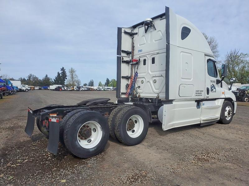 2014 Frht Cascadia VIN 3AKJGLD51ESFP1719 COPART salvage auction — MINOR DENT/SCRATCHES, CT, sold $3,700 on 2026-07-08 (photo 4)