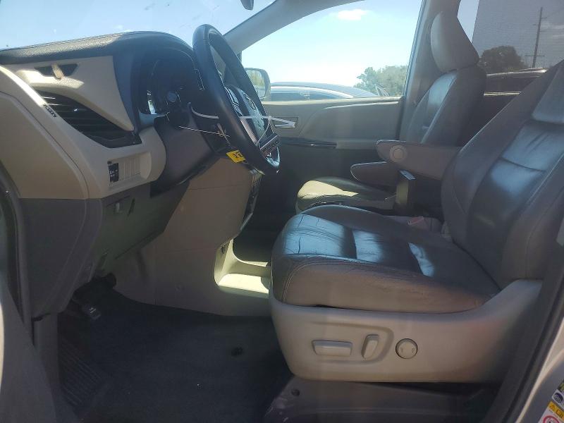 2019 Toyota Sienna VIN 5TDYZ3DC4KS993128 COPART salvage auction — MINOR DENT/SCRATCHES, Fl - Certificate Of Title (P), sold $7,400 on 2026-07-09 (photo 7)