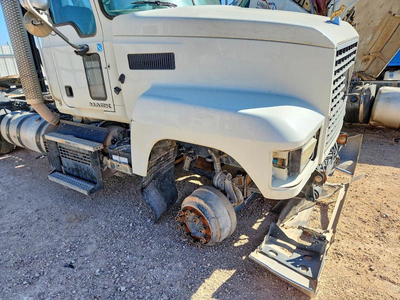 2018 Mack All other VIN 1M1AN09Y3JM027265 COPART salvage auction — FRONT END, OK - CERTIFICATE OF TITLE, sold $10 on 2026-07-07 (photo 9)
