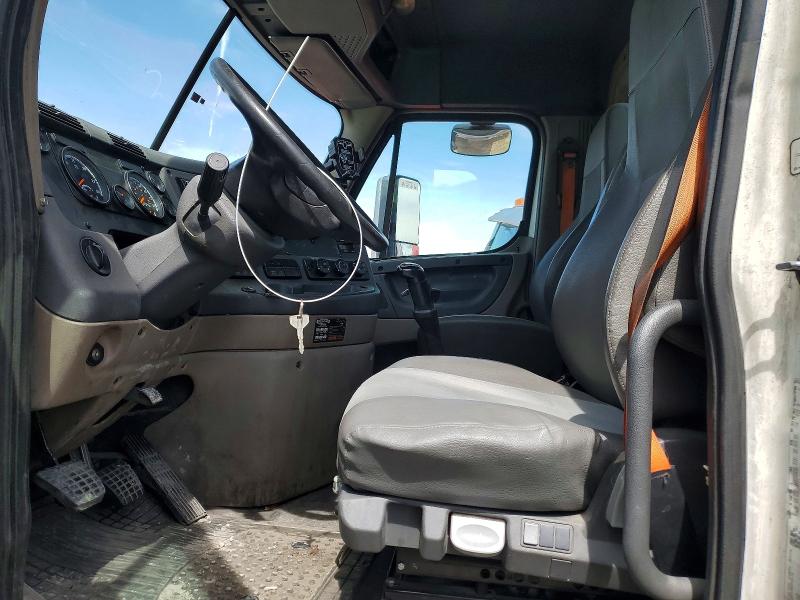2016 Freigliner All other VIN 3AKJGBDV9GDGX2136 COPART salvage auction — NORMAL WEAR, UT - CERTIFICATE OF TITLE, sold $8,000 on 2026-07-06 (photo 5)
