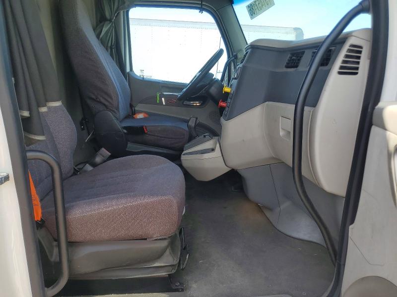 2018 Peterbilt All other VIN 1XPBDP9X0JD452495 COPART salvage auction — MINOR DENT/SCRATCHES, CT, sold $8,200 on 2026-07-06 (photo 5)