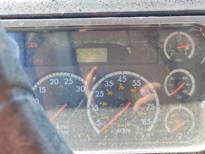2000 Freightliner All other VIN 1FV6H6BA8YHG03651 COPART salvage auction — ROLLOVER, ST, sold $1,250 on 2026-07-09 (photo 8)