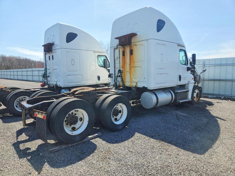 2015 Freightliner All other VIN 1FUJGLD65FLGJ1340 COPART salvage auction — FRONT END, NH - CERTIFICATE OF TITLE, sold $8,500 on 2026-07-29 (photo 4)