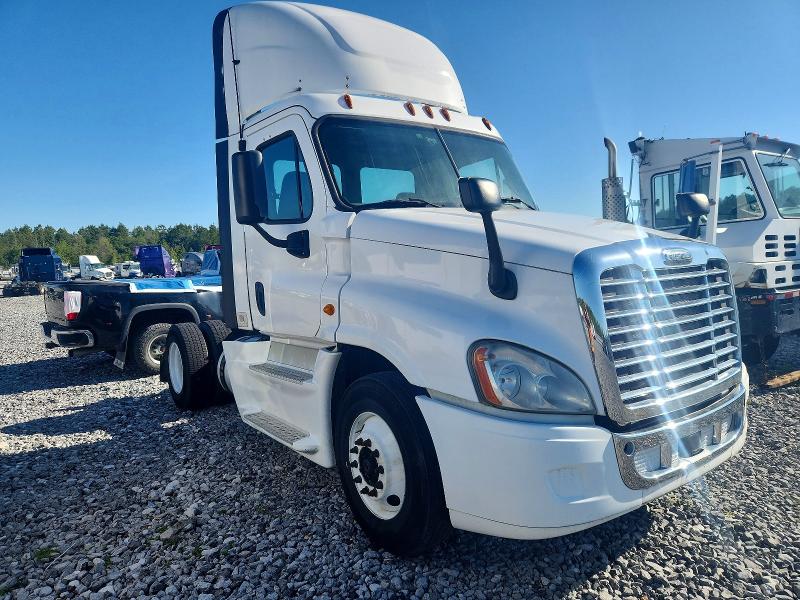 2014 Freightliner All other VIN 1FUBGEDV0ELFT4298 COPART salvage auction — NORMAL WEAR, IN - CERTIFICATE OF TITLE, sold $5,000 on 2026-07-09 (photo 1)