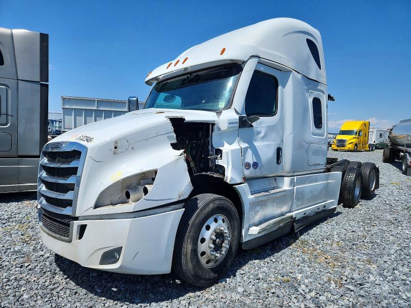 2025 Freightliner Cascadia 126 VIN 3AKJHHDV1SSVY2593 COPART salvage auction — ROLLOVER, CA - SALVAGE CERTIFICATE, sold $8,900 on 2026-07-23 (photo 2)