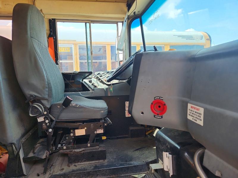 2014 Ic VIN 4DRBUAAN2EB780684 COPART salvage auction — MINOR DENT/SCRATCHES, TX - CERTIFICATE OF TITLE, sold $1,800 on 2026-09-15 (photo 5)