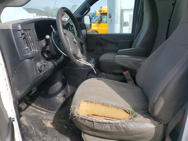 2017 Chev Express VIN 1GB3GSCG7H1352029 COPART salvage auction — MINOR DENT/SCRATCHES, NY - CERTIFICATE OF TITLE, sold $2,750 on 2026-07-09 (photo 7)