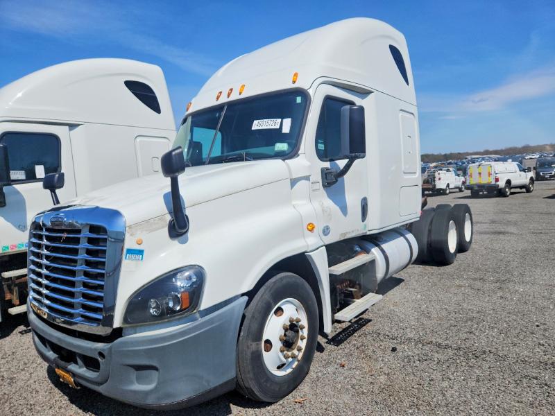 2015 Freightliner All other VIN 1FUJGLD67FLGJ1338 COPART salvage auction — MECHANICAL, NH - CERTIFICATE OF TITLE, sold $8,500 on 2026-07-29 (photo 2)