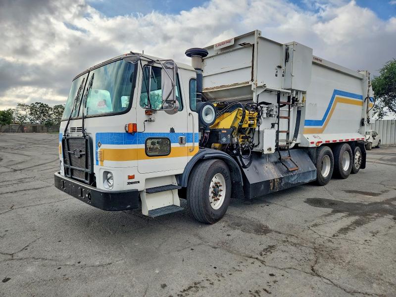 2013 Autocar All other VIN 5VCACRLE2DH215025 COPART salvage auction — NORMAL WEAR, CA - DIS/DLR/EXP ONLY CLEAN TITLE, sold $750 on 2026-07-17 (photo 2)