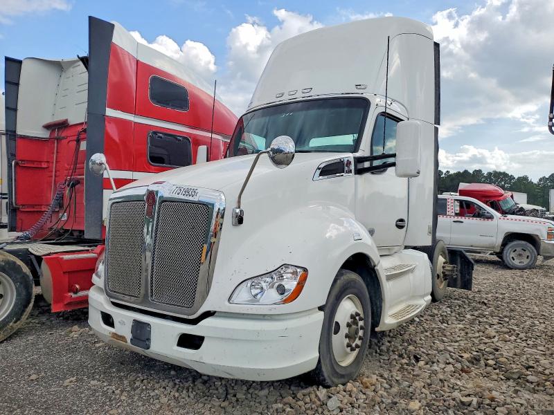 2014 Kenworth All other VIN 1XKYA48X2EJ402424 COPART salvage auction — NORMAL WEAR, IN - CERTIFICATE OF TITLE, sold $7,000 on 2026-07-27 (photo 2)