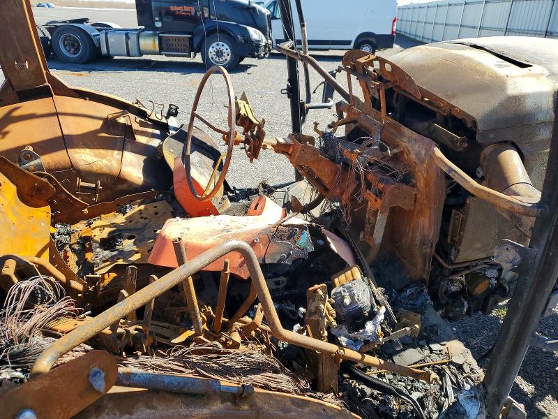 2016 Kubota Tractor VIN XXXXXXXXXXXX51997 COPART salvage auction — Burn Engine, QC - IRRECUPERABLE, sold $800 on 2026-07-14 (photo 5)